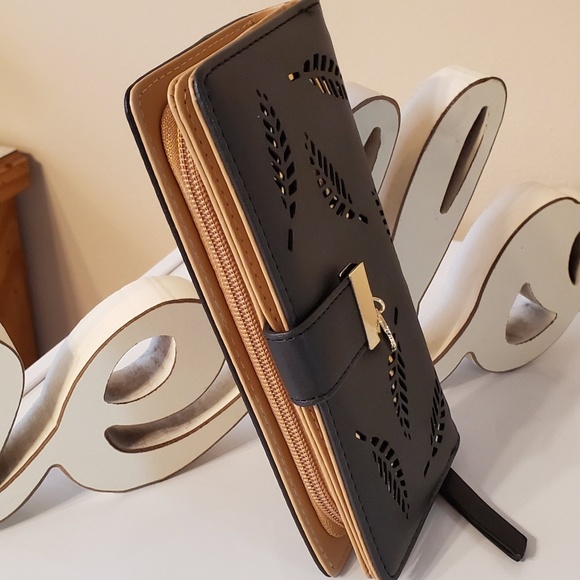 🆕 Black~ Elegant Leaf Buckle Wallet - Picture 4 of 8